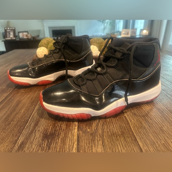 Air Jordan Retro 11 Mid Bred Sneakers (Beaters) - Picture 2 of 14